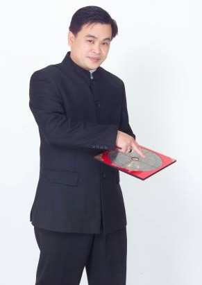 陈泇润师父表示,,一个人的运势会受到居住环境的好坏而影响,不妨找出住处的“乾隆位”,移走破坏风水的布置,有助改善不好的运势。
