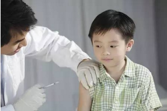 按时打疫苗，能预防流行性疾病。 