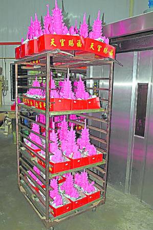 成形后的糖塔必须自然风干和冷却,忌在太阳下暴晒。