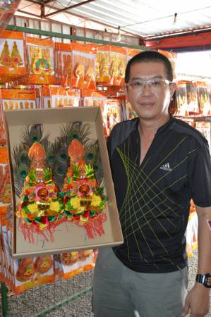 黄俊强表示经济低迷,但人们对拜神的祭品还是相当重视。