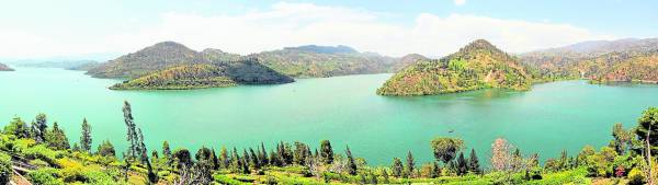 被列为非洲最大湖的基伍湖，盛产鱼类和水鸟。
