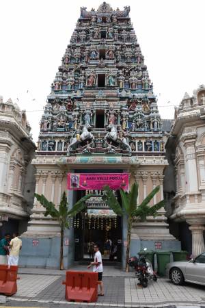 马里安曼印度庙（Sri Mahamariamman Temple） 地址：163，Jalan Tun H S Lee, 50000 Kuala Lumpur 开放时间：6:45am 至 8:30pm 收费：免费 卫星导航：3.143806，101.696475 