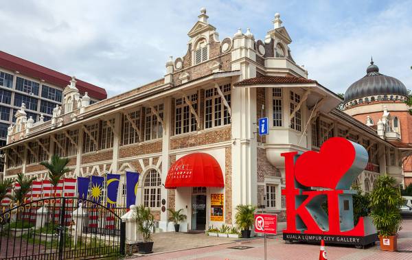 吉隆坡城市画廊（Kuala Lumpur City Gallery） 地址：27 Jalan Raja | Dataran Merdeka, 50050 Kuala Lumpur 电话：03-2698 3333 网站：http://www.klcitygallery.com.my/ 开放时间：每天9:00am 至 6:30pm 收费：RM10(三岁及以上） 卫星导航：3.147227，101.693235 