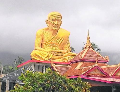 在吉打,有一间百年的派财龟庙,里面有泰国圣僧龙甫托、招财女神南托、婆旦颖陀、发财圣龟等众神佛,历年来轮流派财不手软。