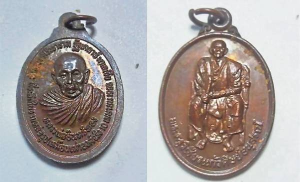 樾古拉佛寺铸造的韦坚峤高僧与婆旦颖陀佛牌，如今被炒到高价。
