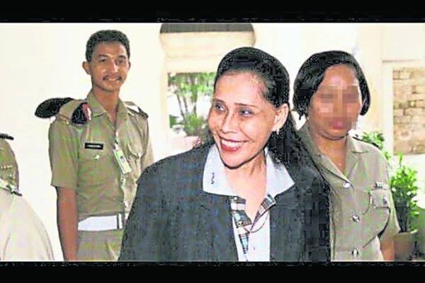 莫娜已被正法17年,尸骨也已入土为安,人们还依然相信,莫娜有不死之身?