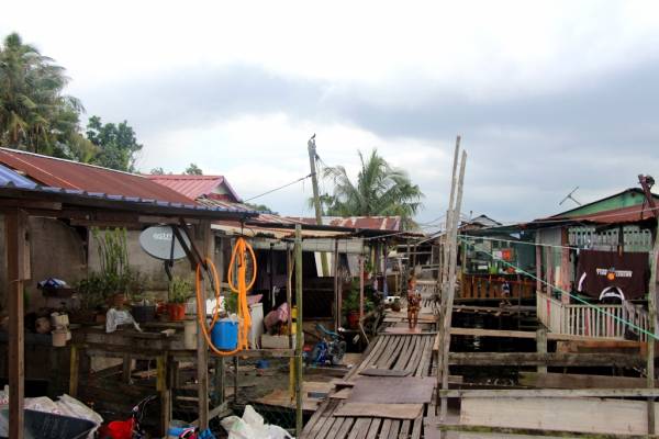 现在的人们都喜欢向往具有历史味浓的小村庄或大自然旅游区“充电”，而柔佛有许多隐秘的小渔村，充满着旅游潜能，尤其是直落爪哇渔村。
