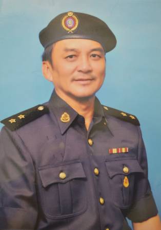 卸下警长一职后，王松富又加入民防部队，继续为社区治安献一份力。