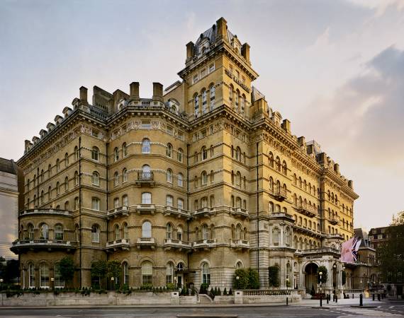 伦敦的朗廷酒店也是“鬼店”，尤其333号房，在旺季入住一晚便要333英镑。