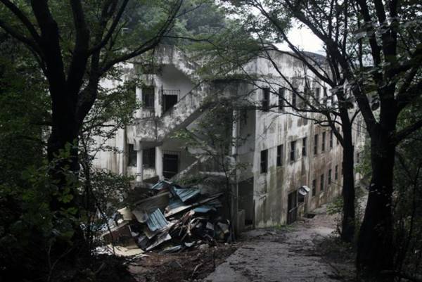 相传10年前有病人相继离奇死亡,又增添闹鬼传闻。