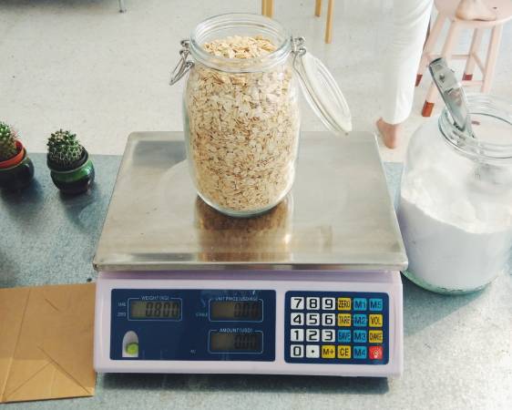 在The Hive购物非常简单，将容器装满想买的食物后，再称重就可以计算出价格。