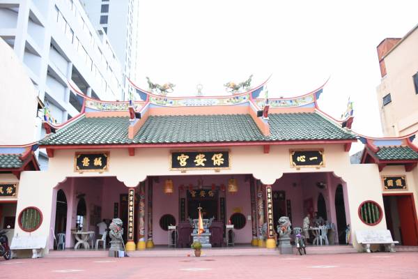 马六甲保安宫首开先河,一连三年筹办“乞龟祈福法会”,吸引无数善信前来朝圣摸龟祈福。