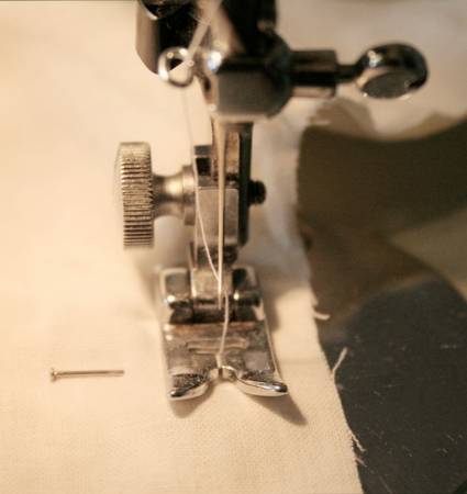 细小的线头最容易缠线，导致缝纫机无法操作。