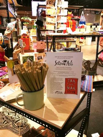 由原住民制作的 “Setraw Asli”是本地第一个竹吸管品牌，目前已进驻KLIA2纪念品商店！