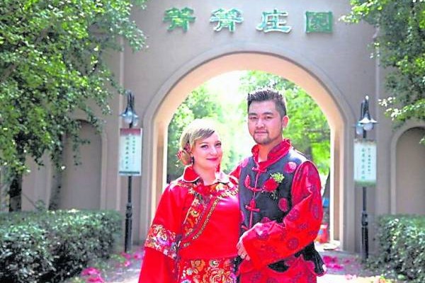 中国男多女少；俄罗斯女多男少，没想到因此而促进跨国婚姻，让两国人民找到终身幸福。