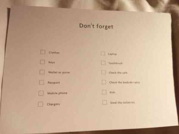 这间酒店的清单上提醒我们要记得偷卫生纸。