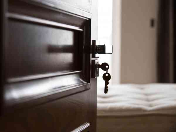 关上门睡觉是多么重要的事这扇关上的门足以救命 | 新生活报 - ilife