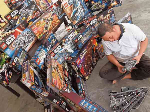 李居士对于乐高(LEGO)拥有很深的情意结,加上道法中所说的赤子之心,让他可以在帮助他人之余又可再度找回童年梦,可说是一举两得。