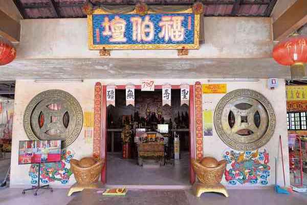 该壇从十多年前的一间小庙，蜕变成美轮美奂庙宇。