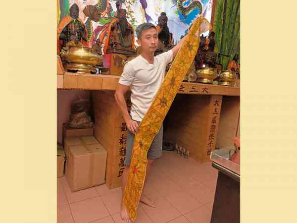 这是灵符中最大的符,拥有all in one的功效,要奉请回家必须遵守神坛规矩。