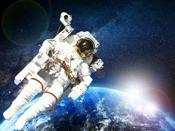 要当上太空人的条件并不简单，甚至可用苛刻形容，概括来说，想当太空人得先经过3个阶段的历练，才能破茧而出，成为全世界仰慕、敬佩的太空人！
