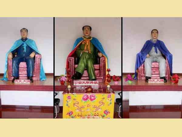 正殿内的毛泽东的塑像被封为“宇宙天尊佛祖”置于正中间，两旁分别为“中天大佛”周恩来和“贯天大佛”朱德。
