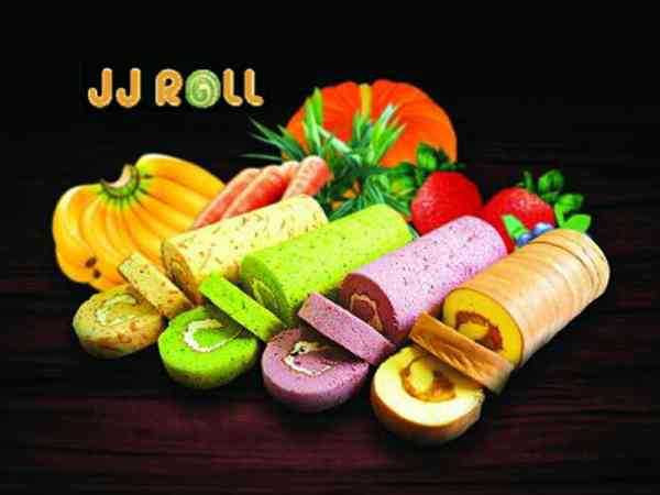  JJ Roll瑞士蛋卷最好卖的是四色蛋卷，内有红罗卜蛋卷、金瓜蛋卷、波菜及香蕉蛋卷。