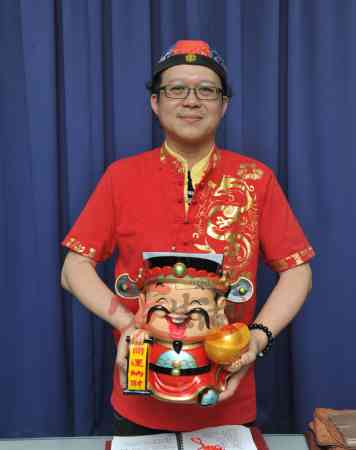 王忠文道长提醒,肝肾为生命之源,最好每天不要太迟入眠,以免影响肾脏排毒作业,最终损害健康。