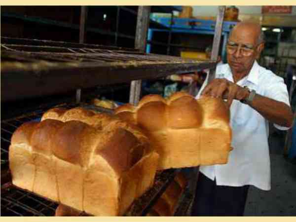 古玛利山祖传秘方烘制的孟加里面包外酥内软，且散发天然的面包香。