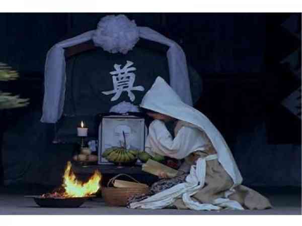 相传,守灵的时候要注意不能让猫越过尸体,否则会出现尸变的状况。