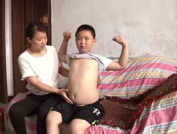 努力吃,变壮了才能救爸爸。
