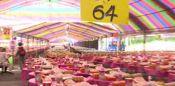彰化二林百年宫庙中元普渡摆了超过5000桌,号称全国最大场。