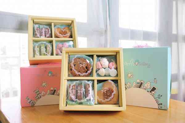 多种款式的饼干、英式糕点，是送给爱烘培朋友的不二礼盒。