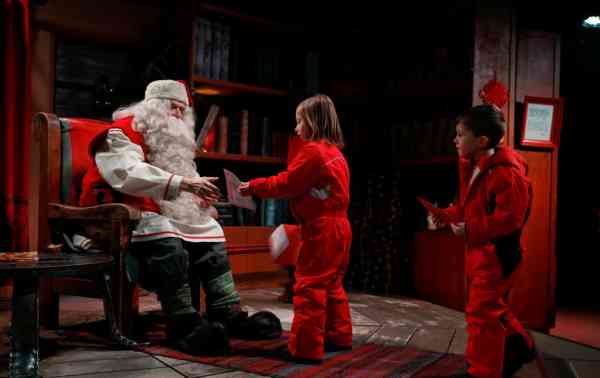 芬兰的圣诞老人可说一圆许多小孩子的梦想。