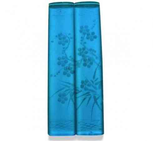 蓝色玻璃刻花镇纸一对,约清代1644-1912年。