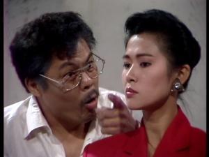 90年代被无线挖角,过档后拍第一套剧《摘星的女人》就爆红。
