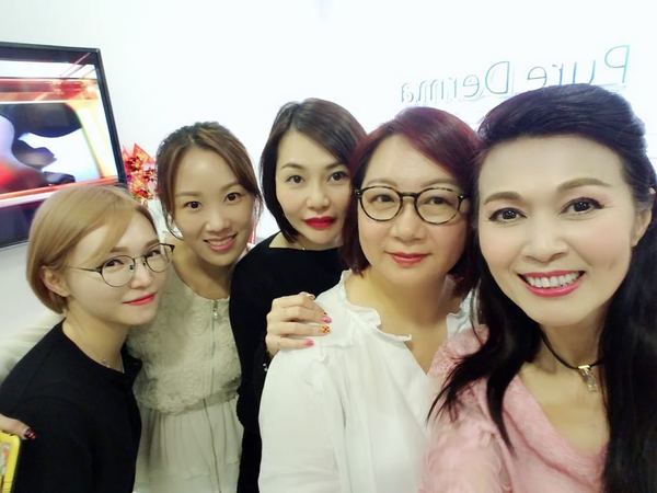 现在的麦翠娴生活平静、低调,不时与朋友聚会。