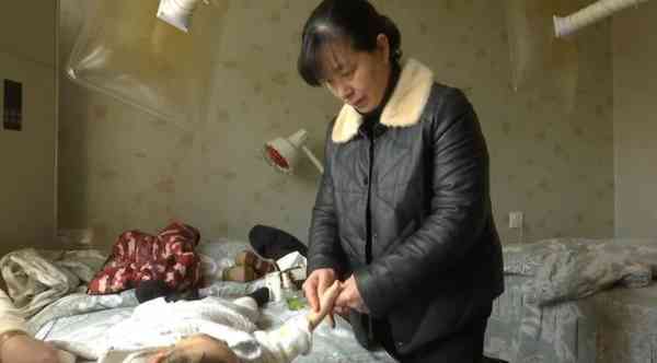 2013年季守兰开起了理疗馆,希望用自己的按摩知识,帮助更多需要帮助的脑瘫儿家庭。