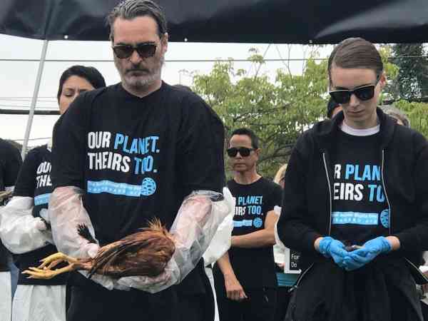 Joaquin Phoenix及未婚妻Rooney Mara早前亦一起出席National Animal Rights Day，为动物权益出一分力。