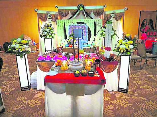 80殡仪服务采用优质不锈钢来布置灵棚，以用鲜花及新鲜水果布置灵堂，绝不敷衍了事。