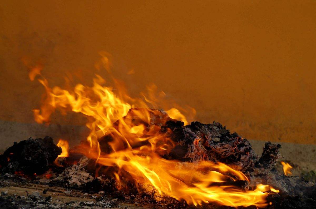 不需要的照片可以烧掉吗?