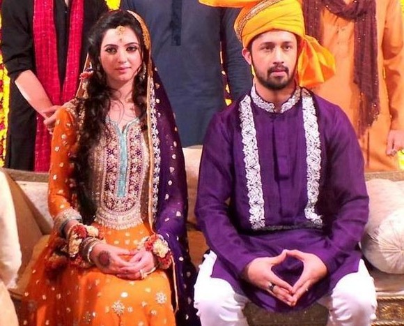 巴基斯坦人很在意婚礼的服装，往往会在这方面花很多钱，不管是西式的或者是传统服饰。 