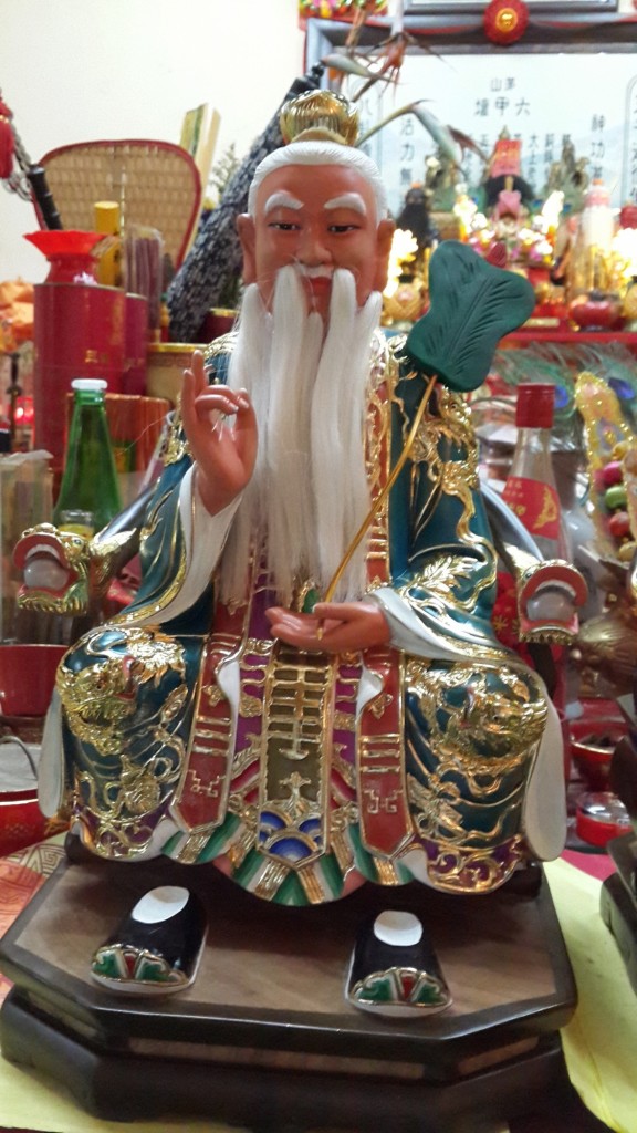 太上老君是道教界公认的道教创始者,即太清道德天尊,道教最高祖师三清之一。