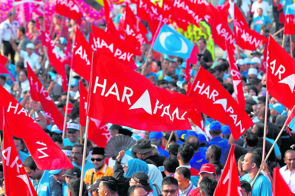 希望联盟、土著团结党和沙巴民兴党国会议员一致同意,执力还政于民。