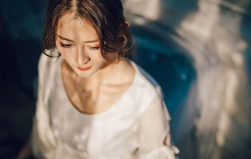 女人一松懈,很容易就让外头的邪花乘虚而入,如果丈夫把持不住,家庭就会濒临瓦解……