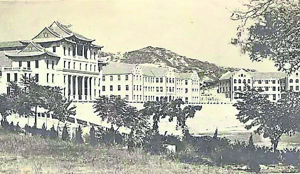 1921年由陈嘉庚先生创立的厦门大学,是中国近代教育史上第一所由华侨创办的大学。