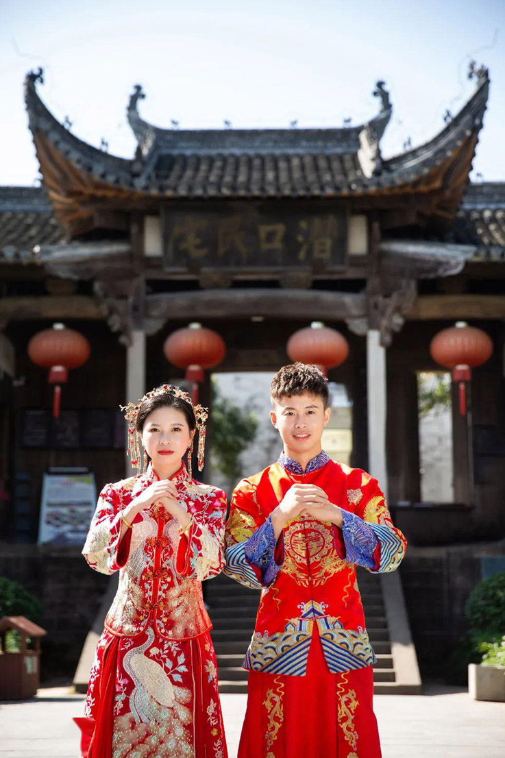 王雅君和男友去年就领了结婚证,拍了婚纱照,但因为疫情推迟到4月30日。