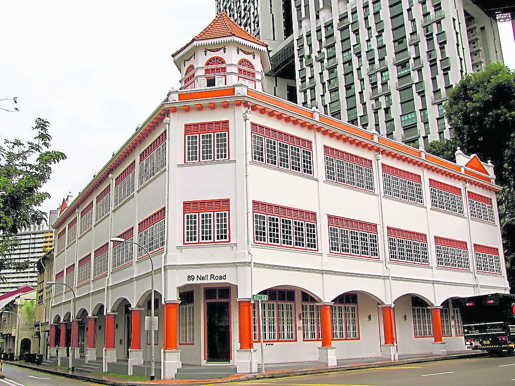 20年代中期，由胡氏兄弟建于新加坡的永安堂，并在这栋建筑里生产药油50年。于1992年在市建局的自愿保护计划下，成为受保存的建筑。