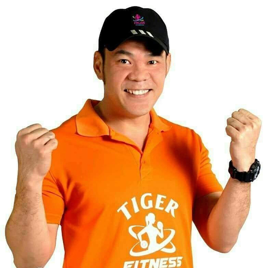 Isaac怀抱满满爱心及时送暖,让无助的一群不再挨饿。