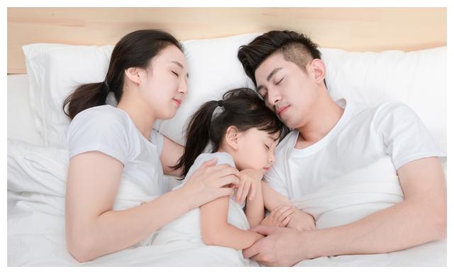 孩子睡主人房,除了造成他们变得叛逆,也会影响父母的工作运。